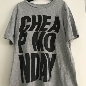 Cheap monday tröja - Unik och cool dröja från märket Cheap monday. Jag har bara använt den några gånger. Köparen får stå för frakten 