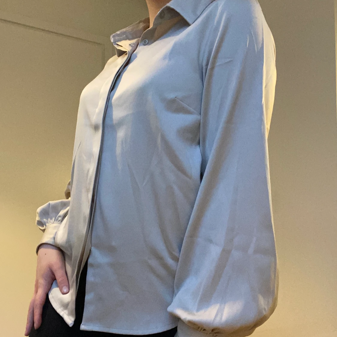 Blus i en beige färg🤎