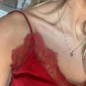 Rött linne  - Rött linne med spets❤️