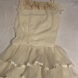 En klänning för 75kr helt ny 