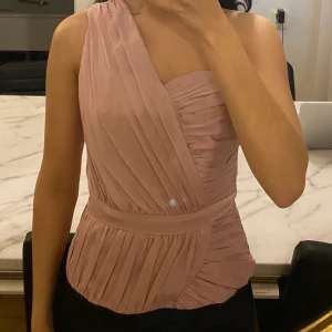 Puderrosa festtopp - Storlek 36 säljes för 70kr exklusive frakt 🌸🌸