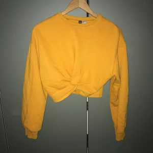 Gul HM crop top XS - Crop top från HM 💫 helt oanvänd