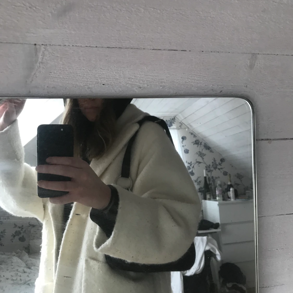 Vit kappa i ull från weekday nyskick.  - 90