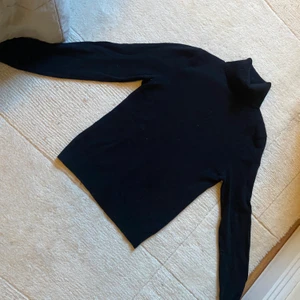 Kashmirpolo - Jättegosig polo i 100% kashmir. 