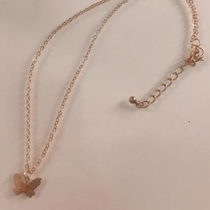 HALSBAND - FINT HALSBAND KNAPPT ANVÄNT