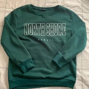 Sweatshirt - Jättesnygg sweatshirt ifrån SHEIN! Tyckte inte riktigt att jag passade i den. Helt oanvänd! Bilden är tagen från en recension på SHEIN men kan skicka fler egna bilder om de önskas🥰