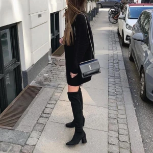 Over knee boots 🖤 - Säljer dessa over knee boots i storlek 39. Från märket Unisa. Supersköna 🖤 nypris 159€. Säljer för 300. Mer info om skorna här: https://www.unisa-europa.com/en-BE/osorno-st-5644