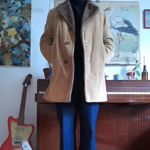 Jacka  - Supernice vinterjacka i Manchester-liknande material. Finns i Göteborg men kan även skickas. Pris går att diskutera. 