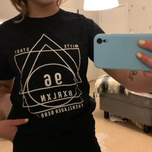 Tröja - Som ny, köpare står för frakt 