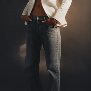 Zara jeans! - Säljer dessa asnajs jeans från zara. Helt slutsåld ⚡️ frakt tillkommer på 79kr ❤️ helt nya & lappat kvar!