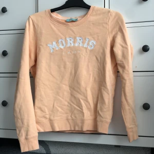 Morris tröja stolek S - Färgen är en jättefin ljus orange. Något år gammal därav att färgen har bleknat lite