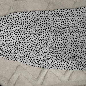 Zalando - En jättefin lite längre kjol till sommaren💕💕💕frakt tillkommer!