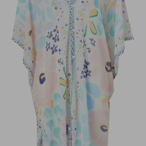Bymalina kaftan onesize - Helt ny med lapp. Finns inte att köpa längre. Bild 1 är produktbild och den andra är min.