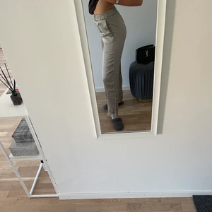 Byxor  - Jättefina silkesbyxor från hm