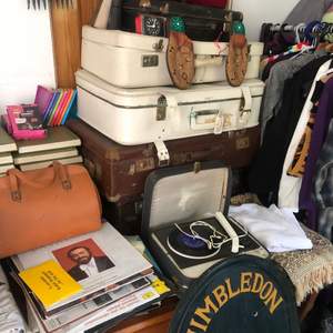 Olika storleker antik resväskor priset och leveransen deskuteras 