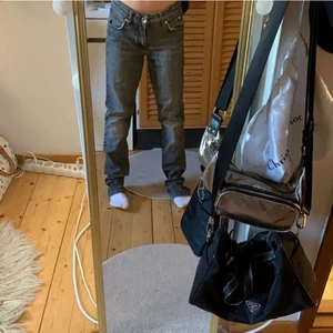 Lågmidjade jeans - Säljer dessa sjukt snygga Jeans då dem inte kommer till användning💕💕 köparen står för frakten💗