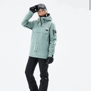 Skidjacka - Säljer min Mint gröna Dope skidjacka eftersom jag har en annan. Endast använd 1 säsong (sportlovet 2021) så den är använd ca 6-7 gånger. Jätte bra skick och inga skador på jackan. Nypris 1899kr men säljer för 800, frakt kan diskuteras vid snabbt köp