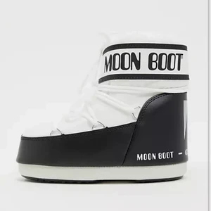 Moonboots låga - Säljer mina moonboots då de inte kommer till användning, super fint skick, endast använt ett fåtal gånger✨