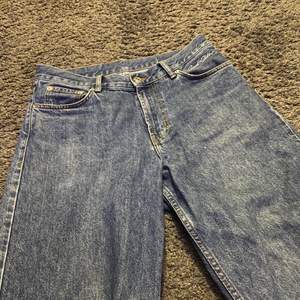 Köpte dessa jeans på junkyard för 600kr👍👍👍👍 skriv för fler bilder
