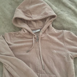 Juicy couture - Ljus rosa kofta storlek xs passar även s. Pris kan diskuteras 