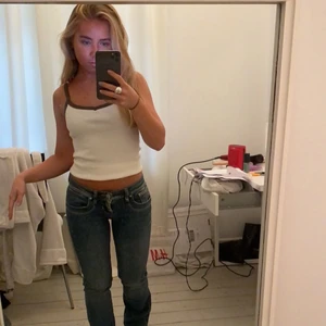 Vitt linne Brandy Melville - Funderar på att sälja detta linne från Brandy. I princip helt nytt. Säljer bara vid bra bud 150+