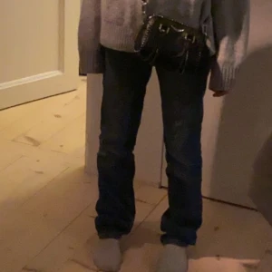 Jeans - Jätte fina högmidjade jeans från bik bok i strl 25 som passar mig som är 34/36 men passar också bra på någon som har 38 i byx strolek, köpta för 600kr men Säljer för 200. Skriv om ni har frågor❣️😘 