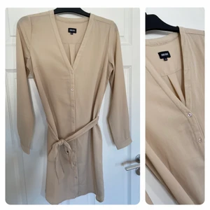 Skjortklänning  - Skjortklänning fr. Bubbleroom.  Strl. 36 Ingenting att anmärka på 