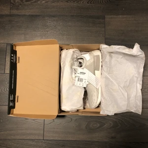 Adidas NMD XR1 (W)  - Adidas NMD XR1 Glitch Camo Pearl Grey (W) •Storlek: 39 1/3 •Nypris: 1400kr •Pris: 1000kr •Skick 10/10 (Aldrig använda)