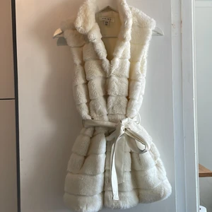 Vit pälsväst - Pälsväst från newyorker