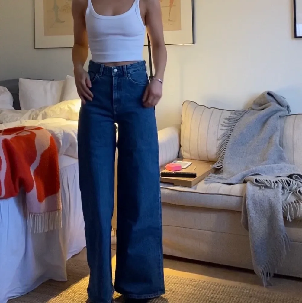 Vida jeans med hög midja. Storlek 25. Fint skick. För referens så är jag 163 cm lång. . Jeans & Byxor.