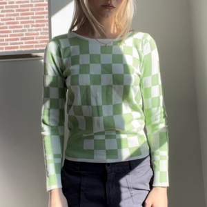 Ljusgrön rutig tröja (stickat material) 😁 Köpt från annan på plick 🕺