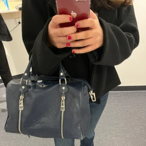 Zadig väska  - Säljer denna jättefina Zadig väska som endast har några få slitningar som knappt syns☺️🙌