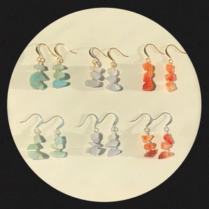 Handgjorda smycken  - ↓ KÖP NU! ↓💗 https://pearllaine.bigcartel.com   Material: kristaller/kristall, halvädelsten, 24k guld/silver, akvamarin (blå/turkos), vit/grå kvarts, bärnsten (röd/orange)