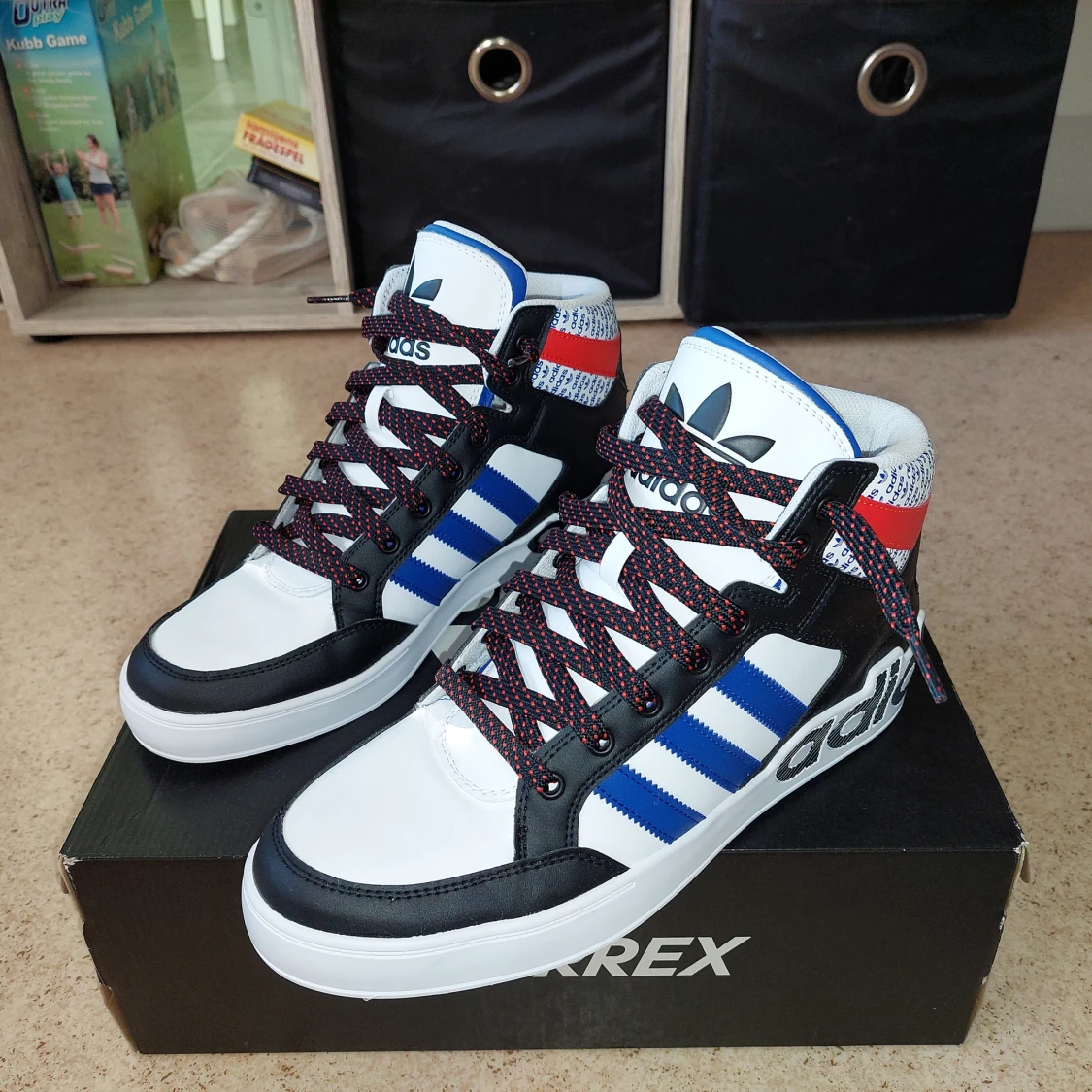 Adidas "overbranded shoes size 43 - 90