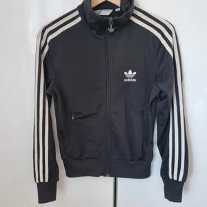 Adidaströja - Adidaströja i fint skick 🖤 (Frakt/porto kan diskuteras)