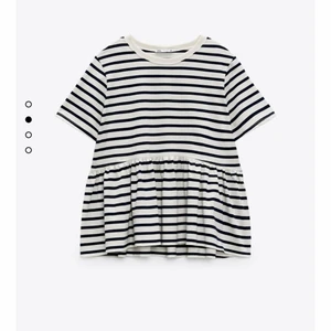 Zara tröja  - Säljer min randiga tröja från zara pga att den inte kommer till användning längre. Knappt använd och i väldigt bra skicka. Köparen står för frakten och betalning sker innan postning