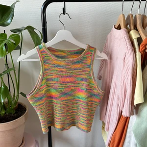 Färgglatt linne - Köpt här på plick så vet därmed inget märke, pris kan alltid diskuteras 