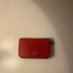 Plånbok - Plånbok från don Donna, jätte bra skick men om du vill ha fler bilder kan jag skicka privat💕 pris kan diskuteras men jag säljer för 150kr