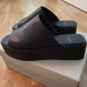 Vagabond sandaler  - Vagabond Bonnie skor. Nypris 899kr storlek 38. Använda en gång och skokartongen finns kvar! Köparen står för frakten.