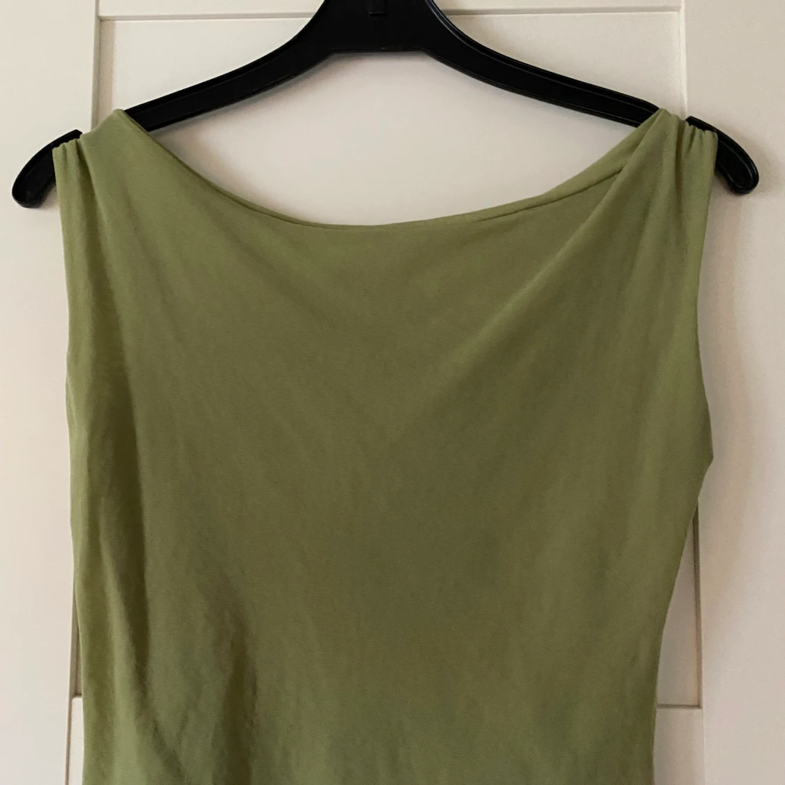 Grönt linne med blommer - 91