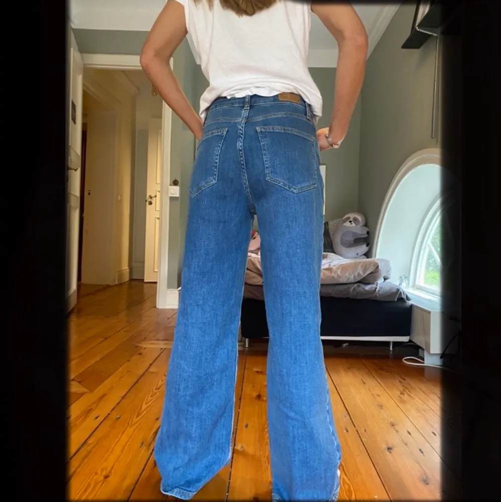 Säljer dessa supersnygga jeans ifrån Cubus, knappt använda!. Jeans & Byxor.