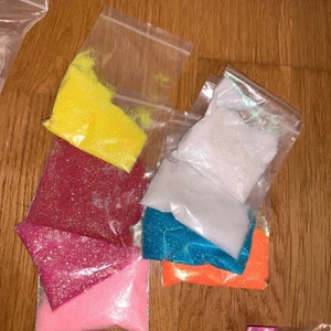 Nagel tillbehör - Har massa nagel saker till när man vill bygga naglar, skriv om ni letar efter något så har jag säkert de, billigt pris vill bli av med allt