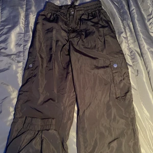 Prettylittlething cargo byxor - Storlek uk 8 (motsvarar storlek s)                                     Bra skick, använda ett fåtal gånger