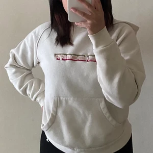 Scott hoodie - Vit Scott hoodie i storlek M. Eventuell frakt betalas av köparen 