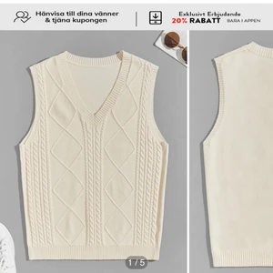 stickad väst  - jätte jätte fin väst som är kräm vit, nypris är ca 200. brukar ha xs/s o dena passat jätte bra, så fin till allt möjligt, pris kan diskuteras.