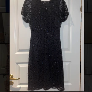 Klänning - Klänning storlek 38