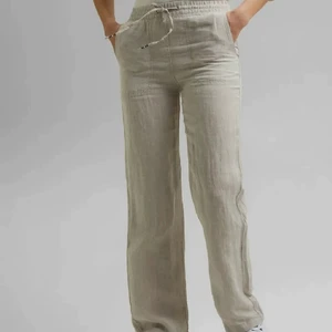 Linnebyxor - Säljer dessa linnebyxor från esprit. Knappt använda och inköpta för några månader sedan🧡 nypris 700kr