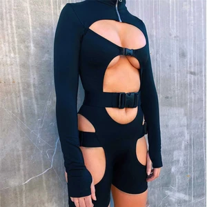 Bodycon Buckle Jumpsuit - Storlek M Den är inte använd, endast testad. Tyvärr är den för liten för mig vid brösten (jag har storlek E/D) Den passar utmärkt på resten av kroppen.  Som referens brukar jag ha storlek 38-40 i byxor.