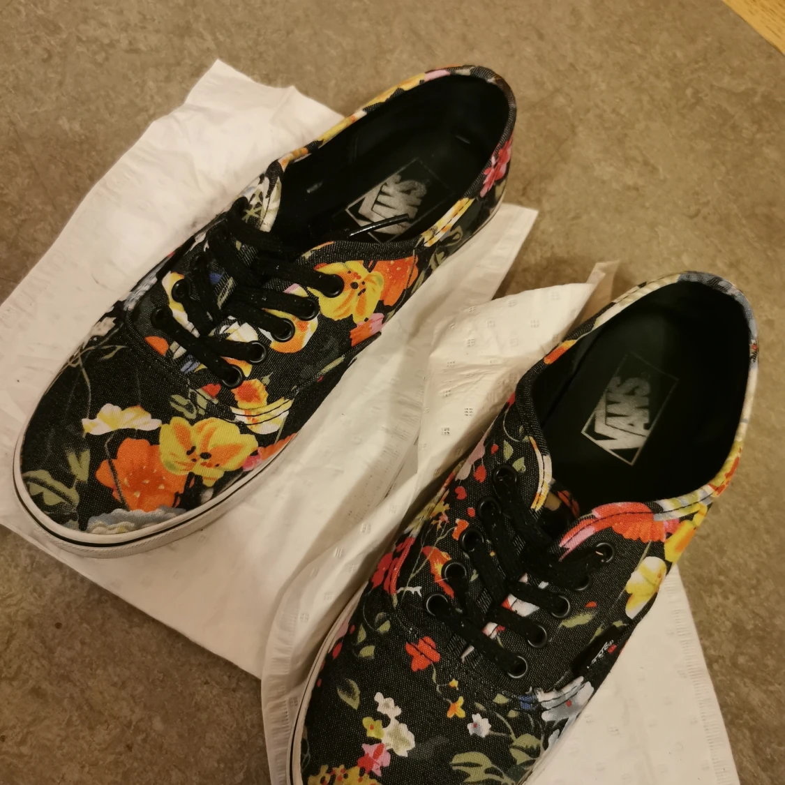 Blommiga Vans slip ons 