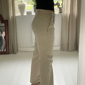 Armani jeans  - Säljer dessa skitsnygga byxor, köpta på Humana Second Hand för 300kr 🖤 byxorna är i jättefint skick med prislappen kvar! Köparen står för frakt 🌟 (är 178 cm)